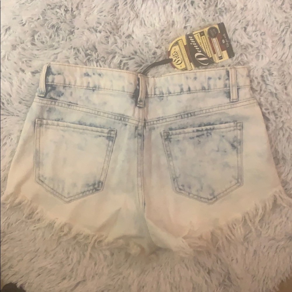Shorts - Picture 2 of 3